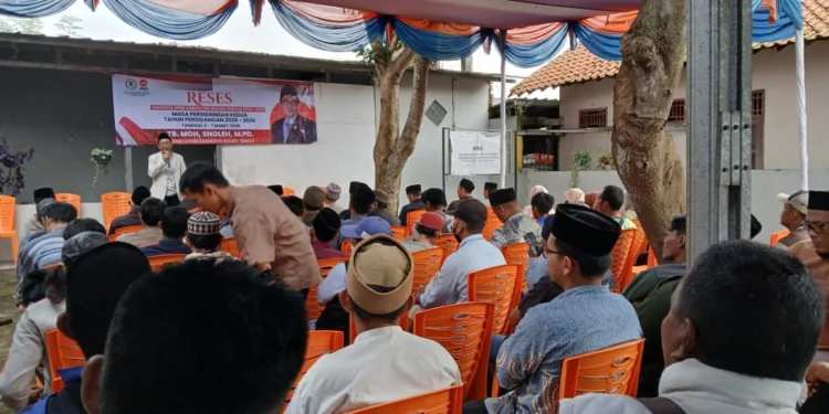 Masyarakat Kecamatan Kramatwatu menghadiri kegiatan reses Anggota DPRD Kabupaten Serang Tb Mohammad Sholeh. (Andika/Bantenraya.com)