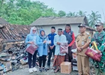 Korban Kebakaran di Patia Terima Bantuan Logistik dari Pemkab Pandeglang 6 korban kebarkaran dapat bantuan dari pemkab pandeglang