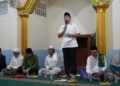Walikota Cilegon Robinsar Bersama jajaran melakukan tarjung di salah satu masjid dan memberikan bantuan pembangunan, kemarin. (diskominfo)