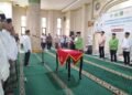 Ketua Pengurus Wilayah DMI Provinsi Banten KH. Bunyamin Hafidz melantik Pengurus DMI Kota Serang periode 2025-2031 di Masjid Al Madani, Puspemkot Serang, Jumat 27 Februari 2026. (Harir Baldan/Bantenraya.com)